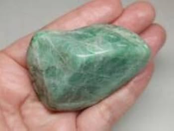 翡翠？天然石　原石 置物 ヒスイ 約850g Amazon.co.jp: 薄青 872g 翡翠 原石 ヒスイ 鉱物 鑑賞石 糸魚川